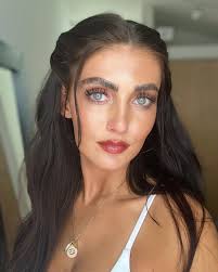 Nichole Burke's Instagram, Twitter & Facebook