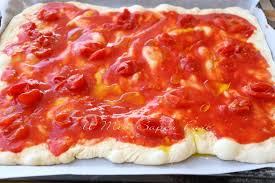 Il prodotto gastronomico più famoso al mondo puoi preparalo in casa senza alcuna difficoltà. Pizza In Teglia Alla Romana Fatta In Casa Pizza In Teglia Ricette Pizza