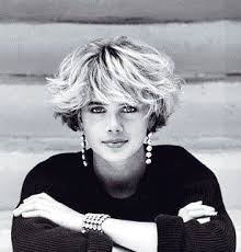 Coiffe Decoiffe Dessange Dessange Coiffures Cheveux Courts Annees 80 Coupe De Cheveux