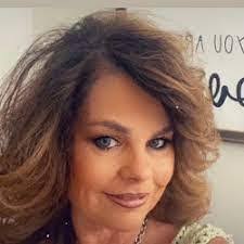 Kelly Bardeau's Instagram, Twitter & Facebook