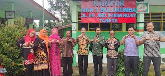 Kabupaten bulukumba adalah salah satu daerah tingkat ii di provinsi sulawesi selatan, indonesia. H Muhammad Yunus Tidak Ada Kata Menyerah Kecuali Prestasi Dan Prestise Makassar Terkini