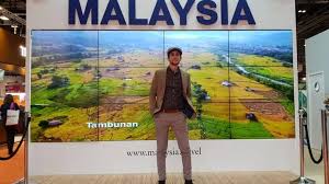 Biodata mat dan nama asal : Mat Dan I Became An Accidental Celebrity 6 000 Miles From Home Bbc News