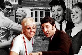Tom jones sold la house as wife dying wish was to move home. Sir Tom Jones And Wife Linda S Love Story How Childhood Sweethearts Kept Their Strong Bond Despite His Infidelities Mirror Online