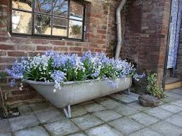 Pin By Katja Konig On Garten In 2020 Water Features In The Garden Garden Bathtub Old Bathtub