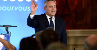 His birthday, what he did before fame, his family life, fun trivia facts, popularity rankings, and more. Xavier Bertrand Und Seine Partie Zu Dritt Die Furche