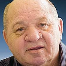 Bogey helps with car damaged at Victorville wash