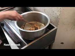 Resepi ini digabungkan bersama nasi yang dimasak bersama air rebusan ayam. Cara Masak Resepi Nasi Minyak Che Nom Tutorial Masak Melayu