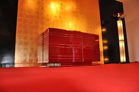 Exklusive Art Deco Kommode Chromeliner In Rot Art Deco Art Deco Mobel Antike Mobel