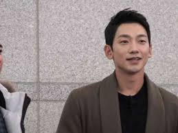 He debuted as a singer in 1992, but gained popularity as an entertainer afterwards. Kim Ji Suk Wife
