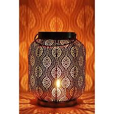 Ce photophore est idéal pour créer une ambiance tamisée! Petite Lanterne Marocaine En Metal Baghira 26cm Noir Photophore Marocain Pour L Exterieur Au Jardin Ou L Interieur Sur La Table Achat Vente Photophore Lanterne Cdiscount