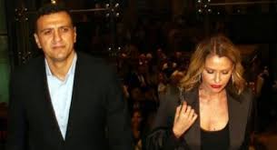 Η περήφανη μαμά κρατούσε στην αγκαλιά της τον μικρούλη, που ήρθε και. Mpalatsinoy Kikilias To Kolpo Poy Oloi Pistepsan Oti Eixan Xwrisei Lifestyle Thepressroom Gr