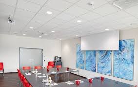 Owacoustic® plafondplaten, waaronder de owa sternbild, zijn vervaardigd uit witte wol die wordt verkregen uit een mengsel van kalk, zand en gerecycled glas. Schallabsorption Durch Eine Optisch Dezente Akustikdecke