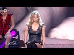 Il programma è l'adattamento italiano del programma francese la chanson secrète trasmesso da tf1. Il Ballo Sensuale Di Cristina Marino Per Luca Argentero Canzone Segreta 12 03 2021 Youtube