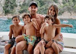 Evidently, when a soccer star marries a bombshell, everybody wants to be in the know. Kisah Clbk Lionel Messi Dan Antonella Roccuzzo Sport Tempo Co