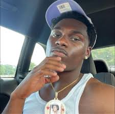 I'm gon be the first artist to go back and go D1 for football 🏈 🙏🏽 I'm  pushing myself everyday. #Myfirstlove