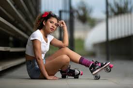 No matter what i set to be my wallpaper/screensaver is comes out blurry on my screen. Desktop Wallpapers Bokeh Young Woman Roller Skates Legs Sitting