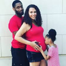 Contrairement à certaines croyances , faire l'amour en fin de grossesse n'a aucun impact sur le déclenchement de l'accouchement. A 29 Semaines De Grossesse Elle Accouche Dans Sa Voiture Et Son Bebe Etait Toujours Dans Son Sac Amniotique