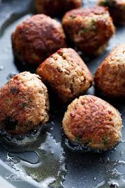Complete with creamy swedish meatball sauce, you'll love this swedish meatballs are the delicious mixture of meatballs and meatloaf in one recipe. Swedish Meatballs Cafe Delites