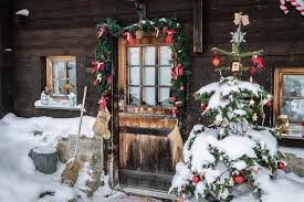 Entrance House With Christmas Decorations Christmas Tree Covered With Snow Photography Backdrop J 0737 Christmas Decorations Christmas Backdrops Christmas