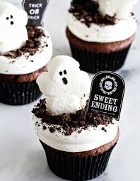 Cupcakes Halloween Au Chocolat Et Guimauve Ces Cupcakes D Halloween Vont Faire Un Carton Monstre Elle A Table Recette Cupcake Cupcakes D Halloween Aperitif Dinatoire Halloween