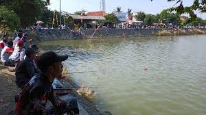 Meriahnya Lomba Memancing Memperebutkan Ikan Berpita Di Waduk Bojongsari Indramayu Tribun Cirebon