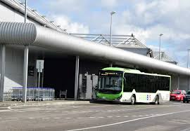 Cristiano ronaldo international airport, madeira, commonly known as madeira airport (portuguese: Terminal 2 Flughafen Lissabon