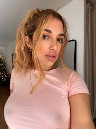 Les seins de Nikara Ruby en film adulte leak exclusive