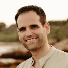 Kingsley Smith's Instagram, Twitter & Facebook