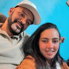 Bonés Deus é mais .... enviamos para todo Brasil.... de 60 a 70 reais mais  o frete... Aqui na página é vendido por depósito.... única página oficial e  autorizada a vender os