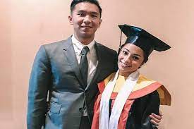 Lagi urutan pertama juga klubnya dia, pasti pelatihnya cari aman. Congrats Nikita Willy Jadi Sarjana Hukum Solopos Com