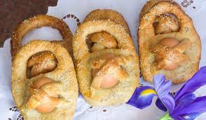 I've had italian easter bread on my bake list for ages, but each year the holiday seems to pass by too quickly, or i just plain forgot about it. Cuddure Sicilian Easter Cookies Italian Recipes Authentic Sicilian Recipes Italian Recipes