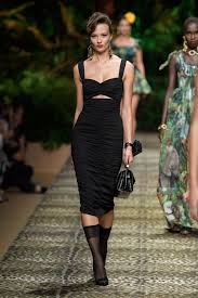 Diventa ogni giorno una donna diversa con i nostri abiti da donna adatti a ogni stile. Milano Fashion Week 2019 La Sfilata Di Dolce Gabbana Primavera Estate 2020 Vogue Italia