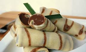 Jun 09, 2021 · pipihkan roti tawar, gilas dengan rolling pin atau alat lain misal botol dll. 4 Resep Kue Dadar Gulung Enak Dan Legit