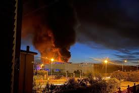 Un incendio es una ocurrencia de fuego no controlada que puede afectar o abrasar algo que no está destinado a quemarse. Xnv9hp2k Ly5dm