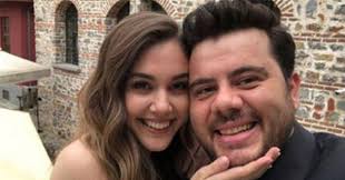 2019 yılında dünyaevine giren eser yenenler ve berfu yenenler, aynı yıl ilk çocukları çiftin ikinci bebekleri mete bugün dünyaya geldi. Eser Berfu Yenenler Ciftinin Cocuklarinin Cinsiyeti Belli Oldu Magazinn Com