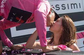 El pedalista tenía pensado regresar este sábado al país. Egan Bernal Y Maria Fernanda Motas Dan Positivo En Covid Marca Claro Colombia