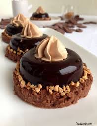 Petits Entremets Chocolat Feve Tonka Et Praline Noisette Recette Dessert Gateaux Et Desserts Dessert Chocolat
