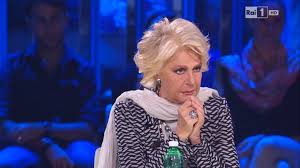 Jun 10, 2021 · la maledetta primavera di cui parliamo però non è quella di loretta goggi,. Chi E Loretta Goggi Eta Peso Altezza Carriera Marito E Figli