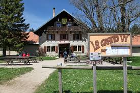 metairies et restaurants d alpage autour du creux du van