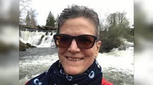 Help Carol go Over The Edge! by Carol Flavell