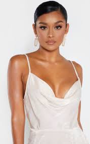 Partager obtenir un code promo. Robe Moulante Champagne Fendue En Satin Martele Prettylittlething Fr