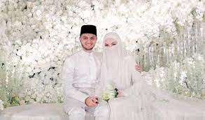 Spekulasi perkahwinan selebriti popular, neelofa, 32, dan pendakwah bebas, haris ismail atau pu riz, 26, akhirnya terjawab apabila pasangan kontroversi itu akan disatukan dalam. Fm9mnnp5 5neem