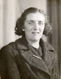 Sophie Olive Kunz Bateman at Home With Loa Bateman