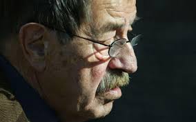 Herr Grass, na kolana!