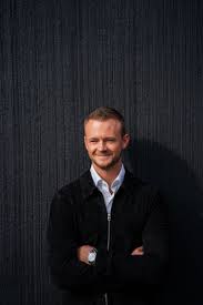 Und selbst dabei behielt kjaer noch den überblick. Hedi Grager Journalistin Bloggerin Frederik Kjaer Fuhrt Die Beliebten Baco Bagels Coffee Shops