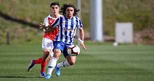 Explore tweets of goncalo esteves @goncalocesteves on twitter. Irmao De Tomas Esteves De Arcos De Valdevez Ja E Titular Nos Sub 19 Do Fc Porto