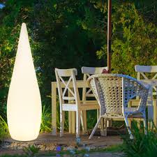 Apportez une touche de verdure et d'exotisme avec ce magnifique bambou artificiel ! Lampadaire D Exterieur Avec Point Au Sol D 37 Cm Vascon