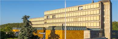 C'est un agent de nettoyage qui a fait la maabre découverte. Ecole De Droit Ecole De Droit Unil