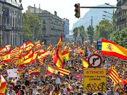 The spanish flag has a central yellow stripe that is twice as wide as tall as each red band beside it. Demo Gegen Autonomie Spanien Freunde Wir Sind Die Stimme Kataloniens Haz Hannoversche Allgemeine