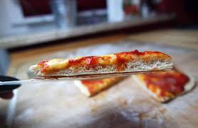 Pizza Margherita Auf Neapolitanischem Pizzaboden Rezept Von Jamie Rezepte Pizzaboden Pizza Margherita